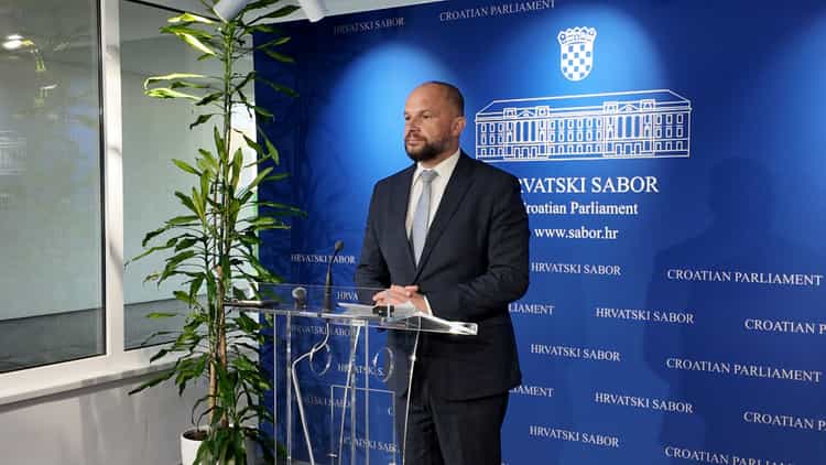 Hajdaš Dončić: Plenković je mecena ekomafije, tražimo njegov opoziv
