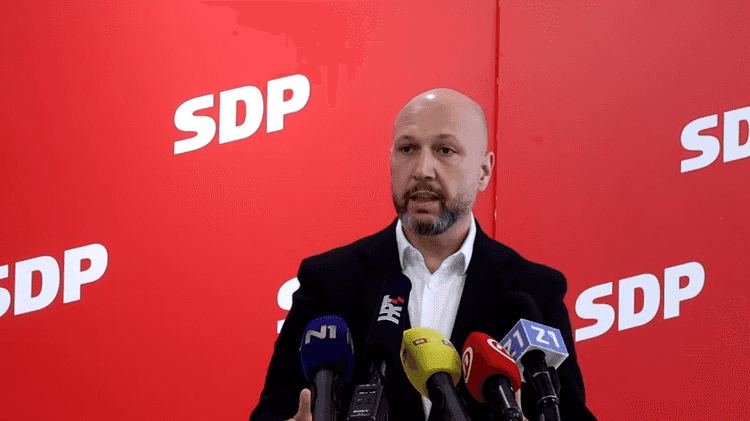 Zmajlović: Građani Gospića još uvijek ne znaju što piju i udišu