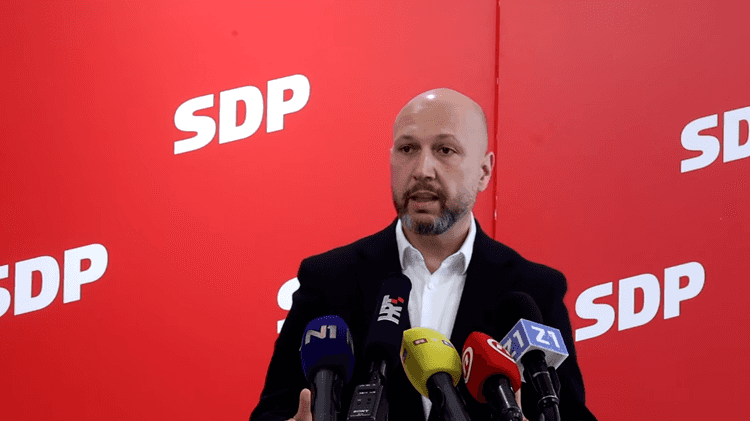 Zmajlović: Građani Gospića još uvijek ne znaju što piju i udišu